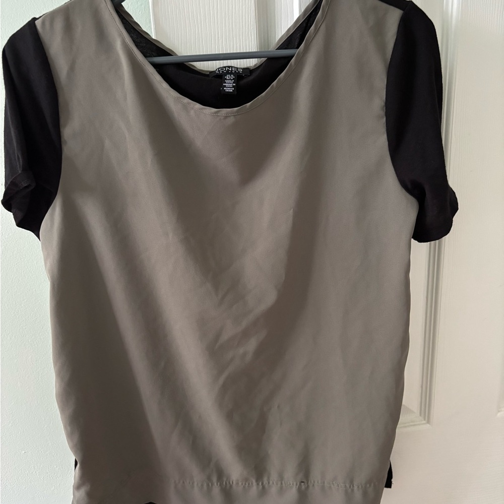 Jones New York Black and Gray Short Sleeve Top